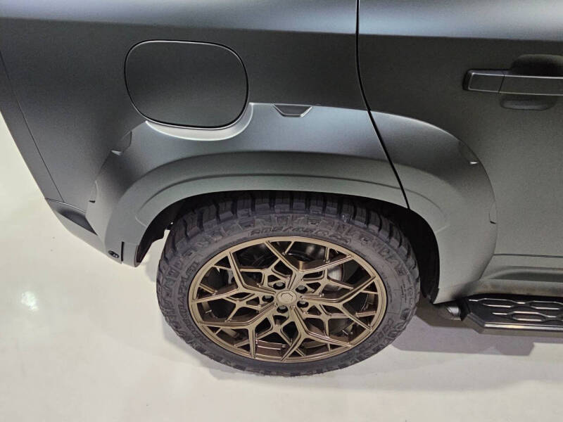 2025-land-rover-defender-110-v8-p525-awd-4dr-suv (17)