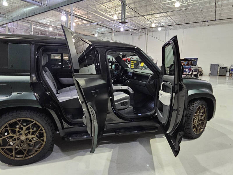 2025-land-rover-defender-110-v8-p525-awd-4dr-suv (9)