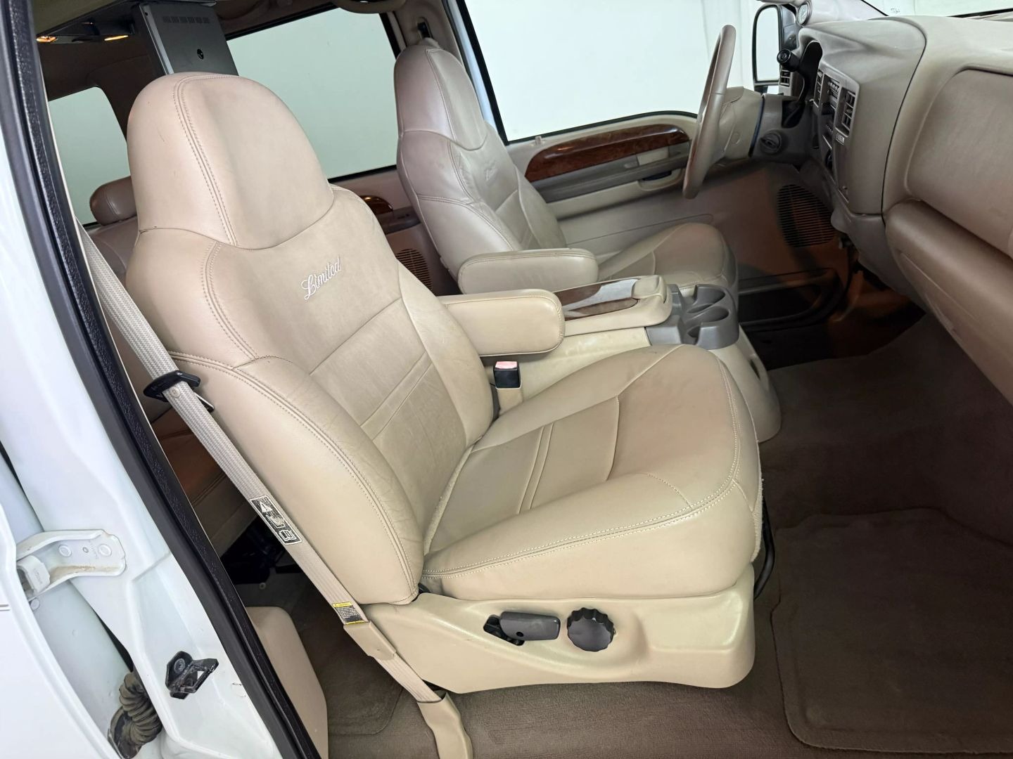 73-power-stroke-tubro-diesel-2001-ford-excursion-limited-for-sale-34