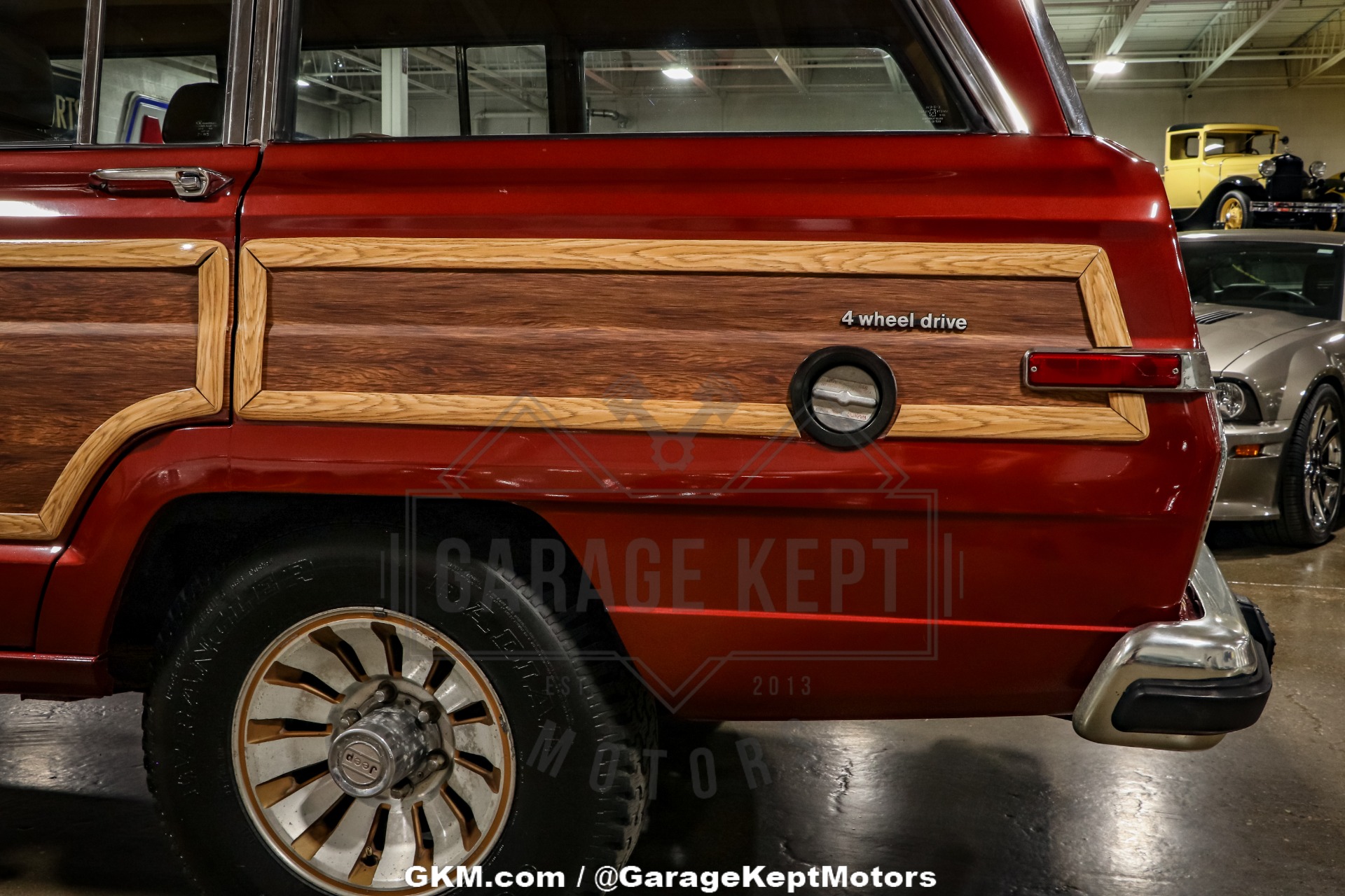 Used-1985-Jeep-Grand-Wagoneer-1747844652 (25)