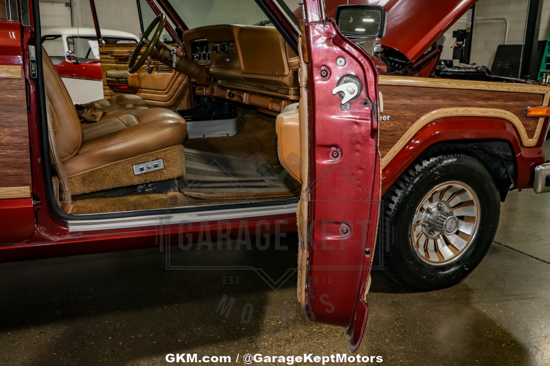 Used-1985-Jeep-Grand-Wagoneer-1747844652 (35)