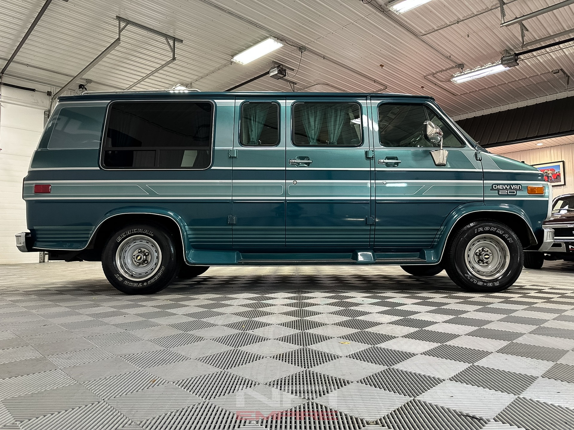 Used-1993-Chevrolet-G-Series-G20-Van-1747431528 (10)