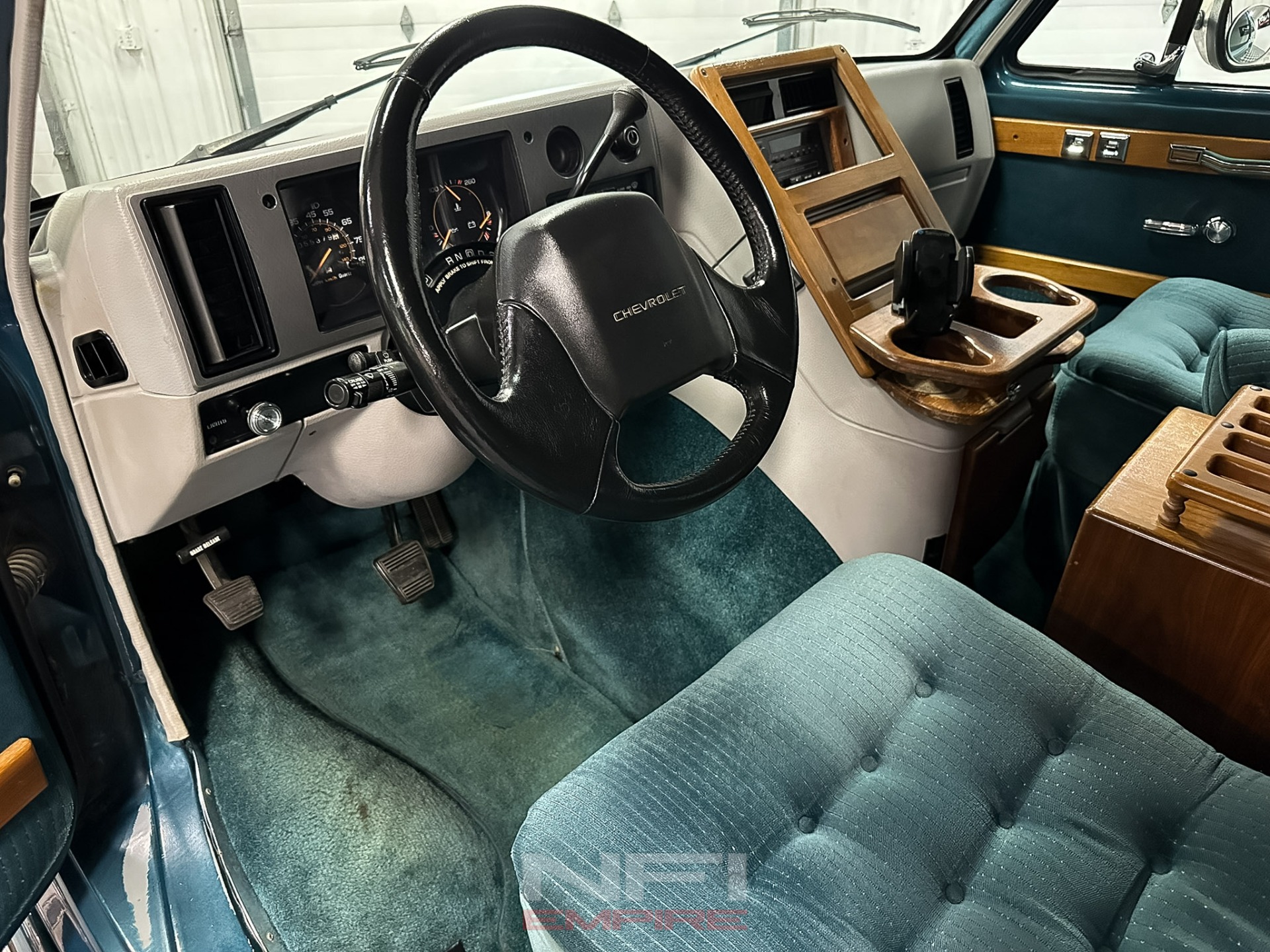 Used-1993-Chevrolet-G-Series-G20-Van-1747431528 (12)