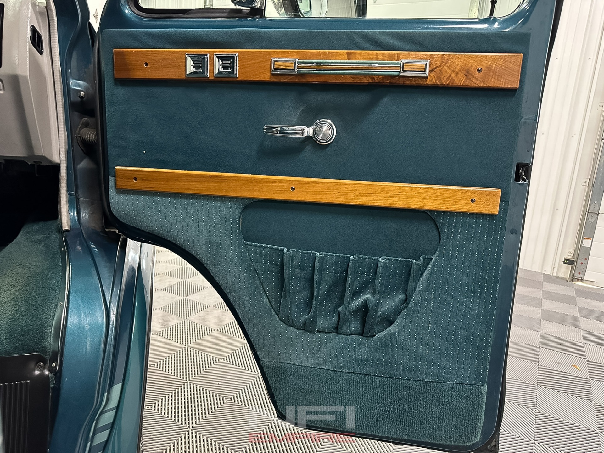 Used-1993-Chevrolet-G-Series-G20-Van-1747431528 (21)
