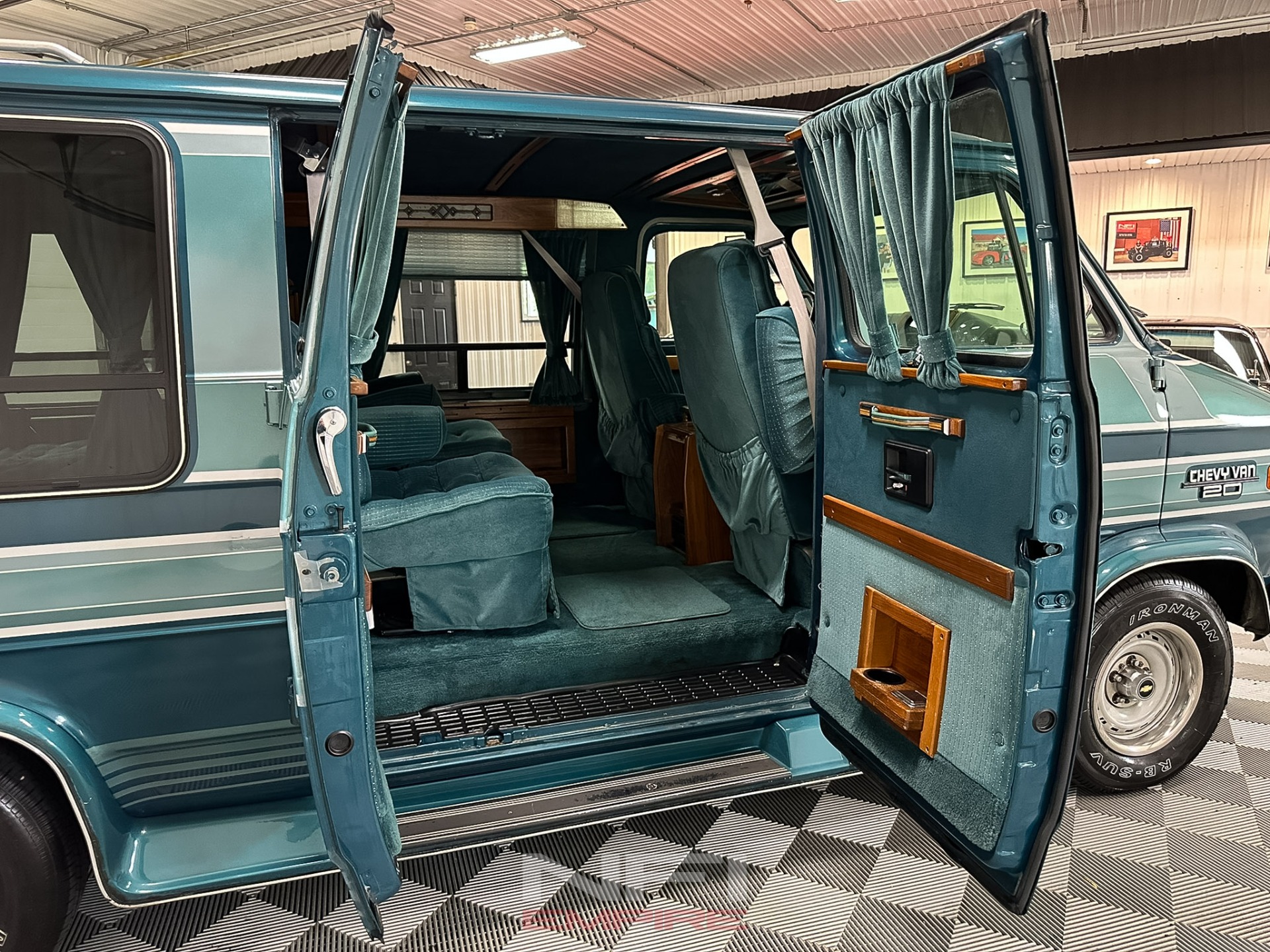 Used-1993-Chevrolet-G-Series-G20-Van-1747431528 (22)