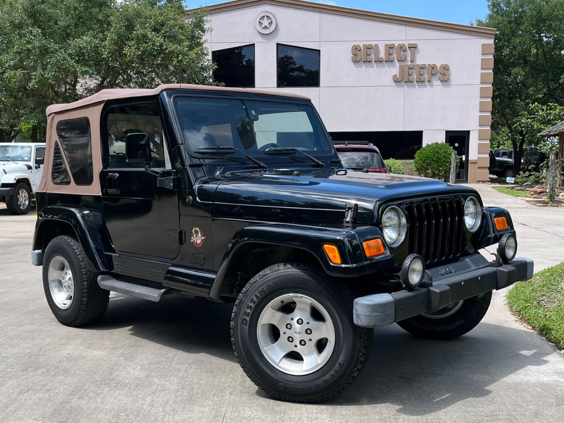 Used-2000-Jeep-Wrangler-Sahara
