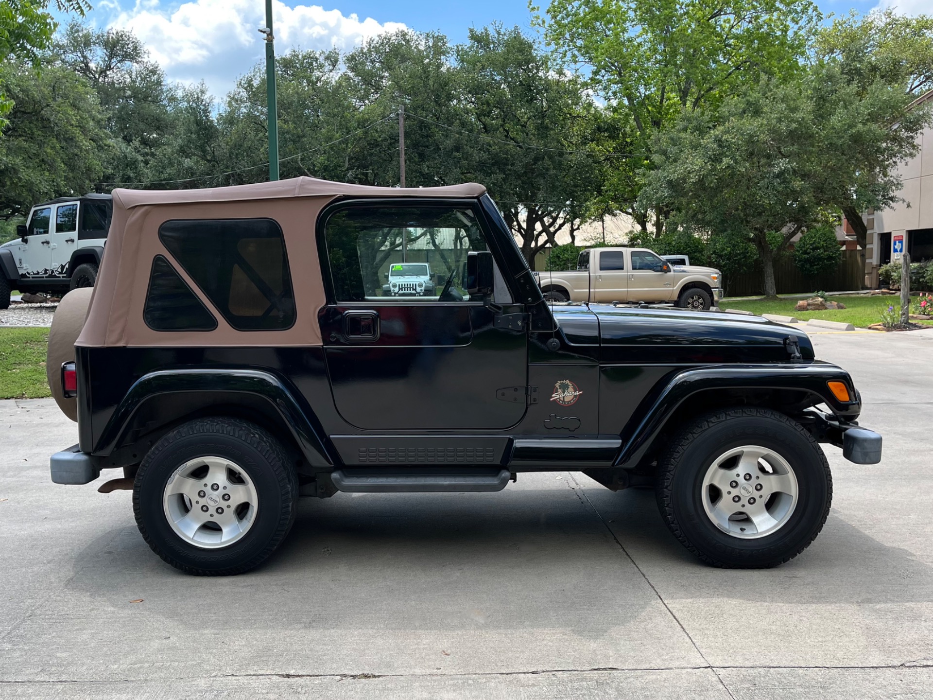 Used-2000-Jeep-Wrangler-Sahara (8)