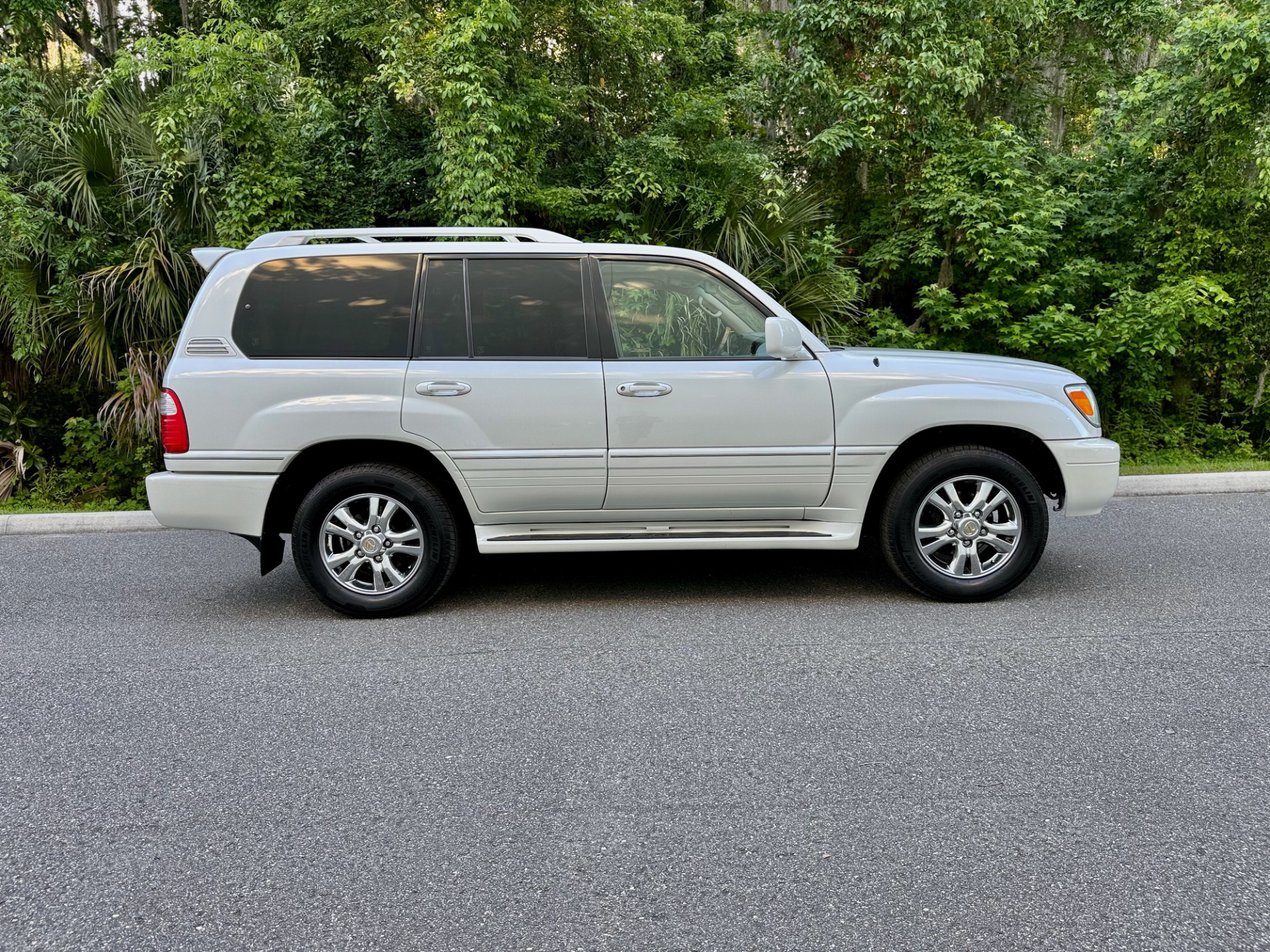 Used-2004-Lexus-LX-470-INCREDIBLY-CLEAN-1745265965 (2)