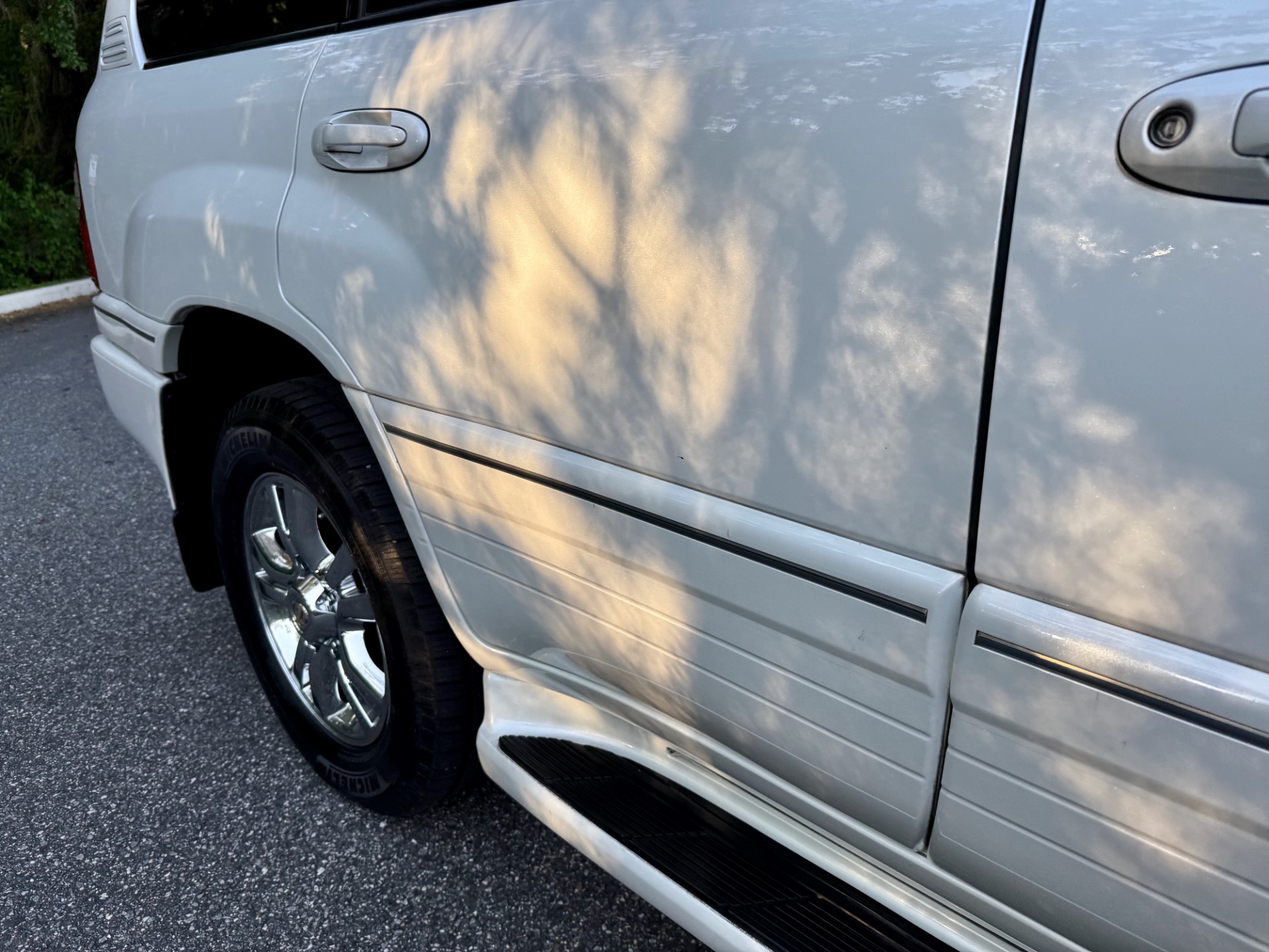 Used-2004-Lexus-LX-470-INCREDIBLY-CLEAN-1745265968 (2)