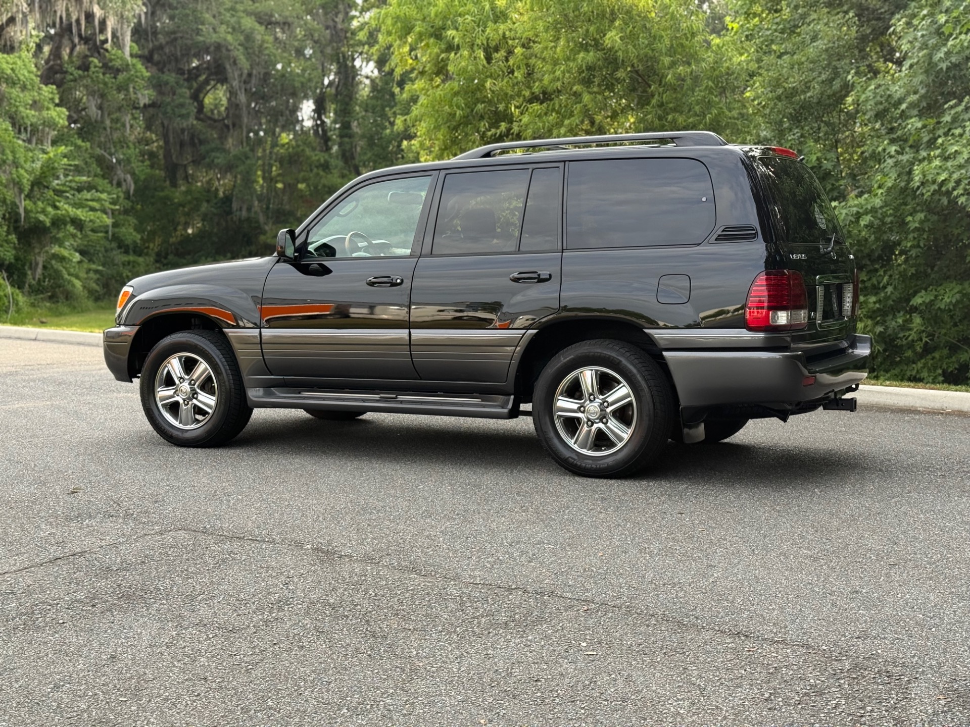 Used-2006-Lexus-LX-470-1746638070 (2)