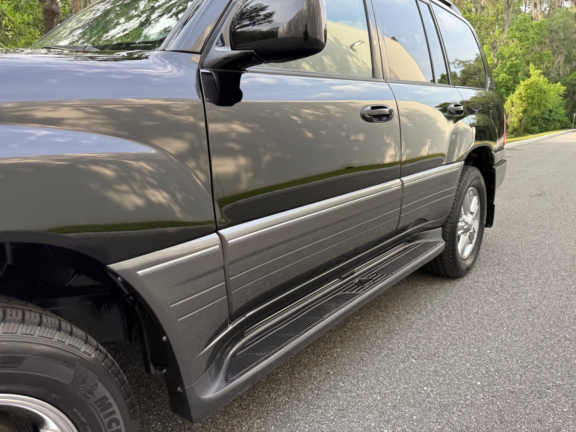 Used-2006-Lexus-LX-470-1746638074 (2)