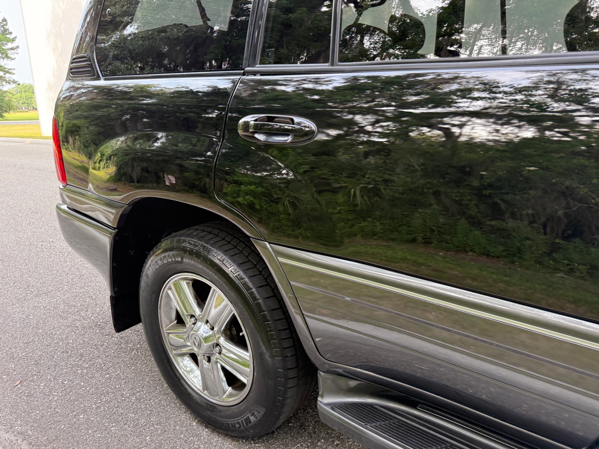 Used-2006-Lexus-LX-470-1746638074