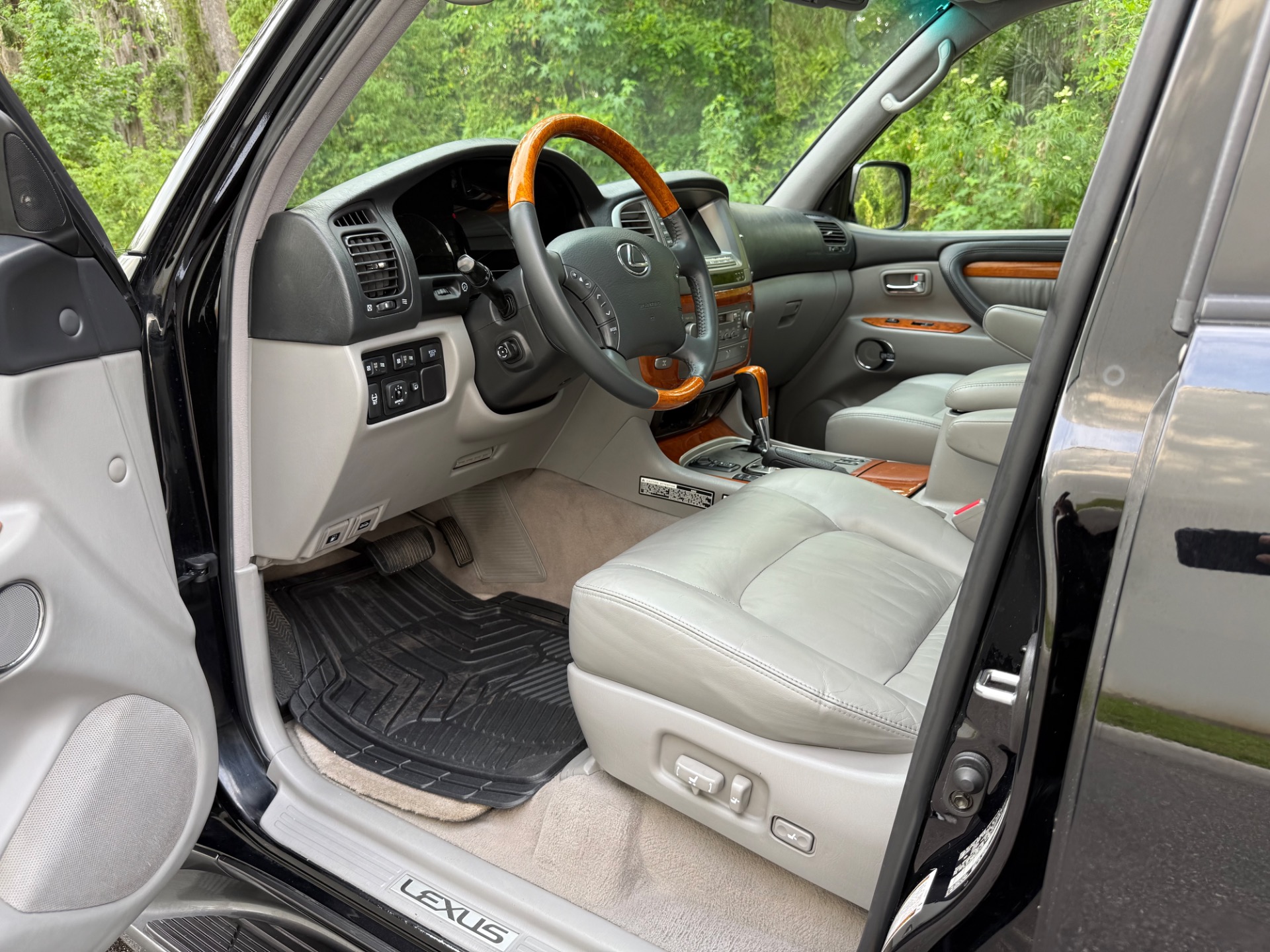 Used-2006-Lexus-LX-470-1746638075 (1)