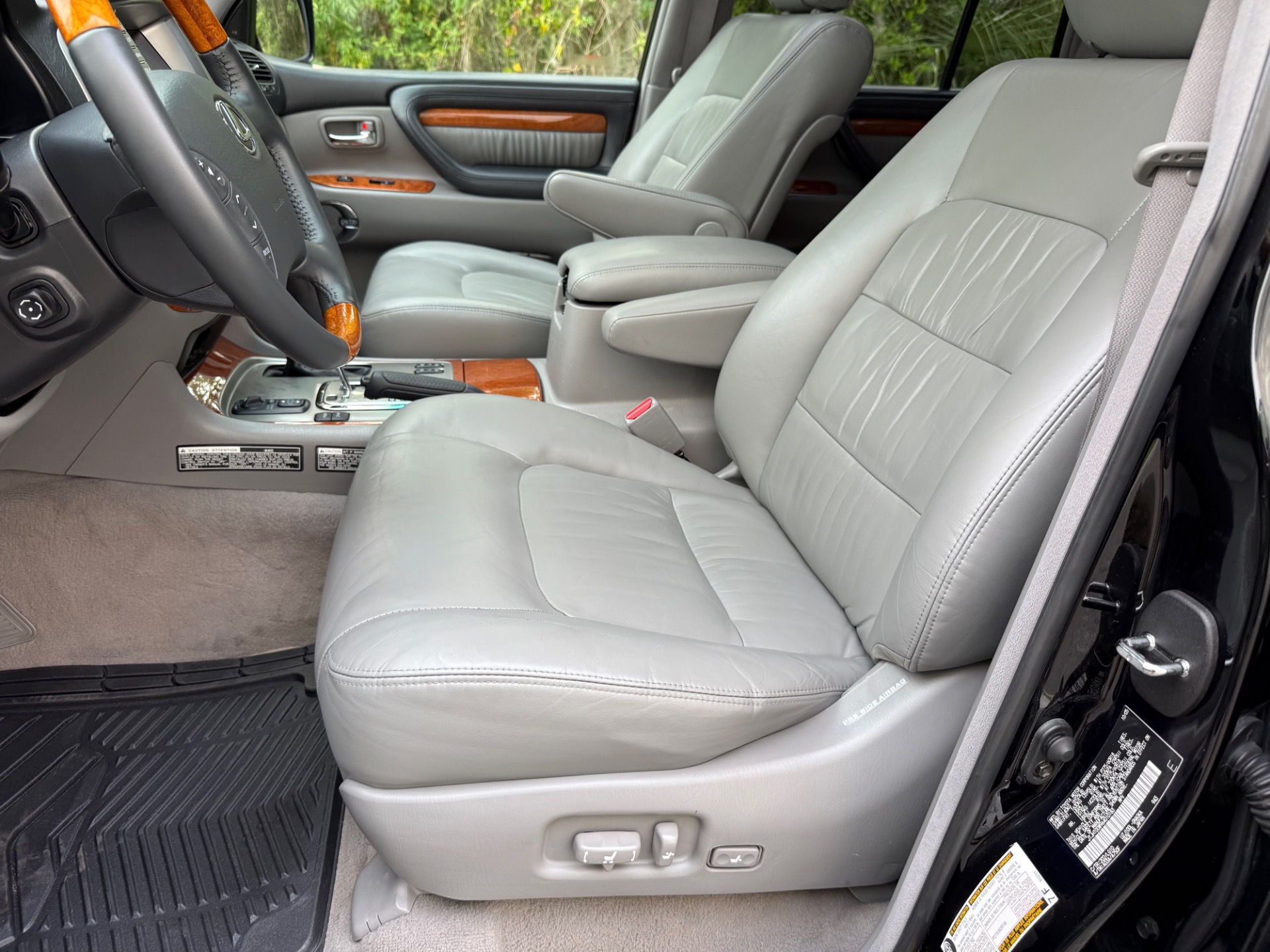 Used-2006-Lexus-LX-470-1746638075 (2)