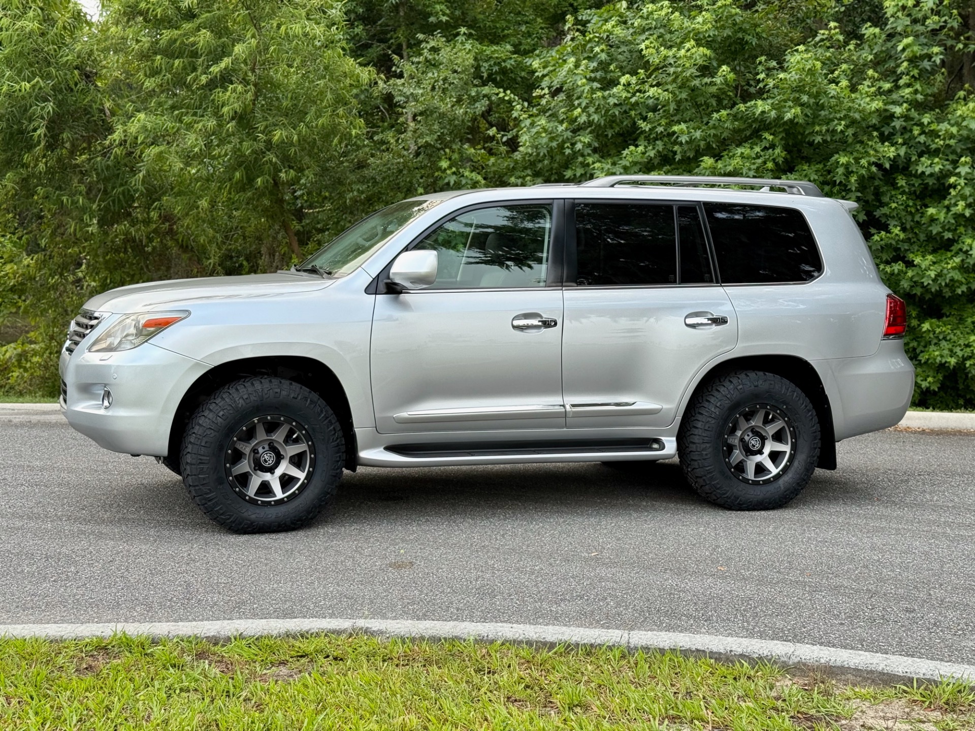 Used-2010-Lexus-LX-570-INCREDIBLY-CLEAN-LIFT-BEAUTIFUL-1747441061