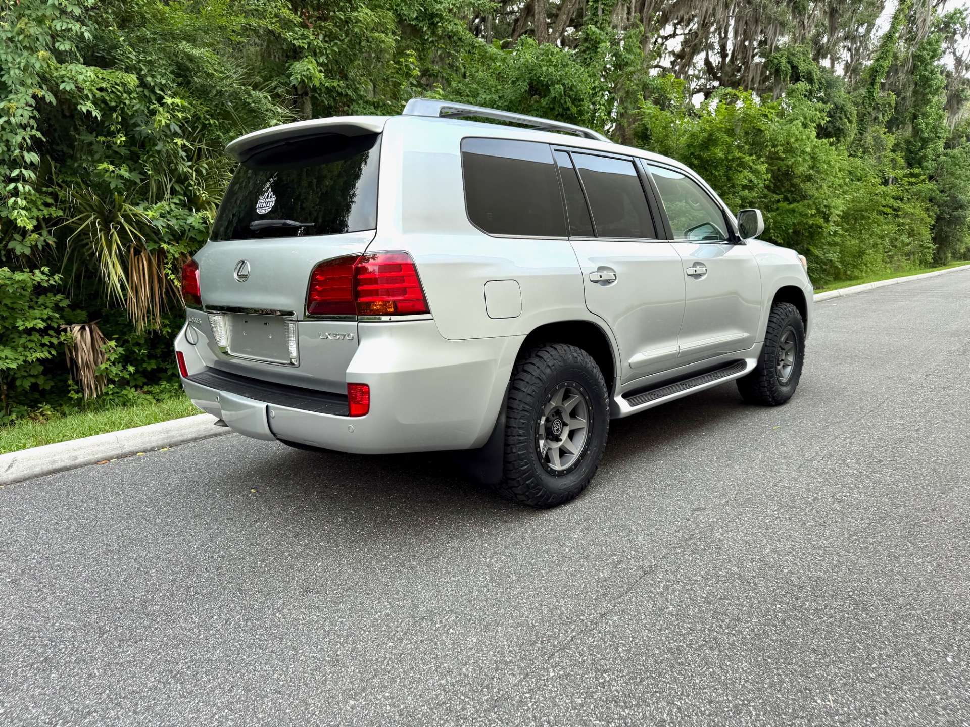 Used-2010-Lexus-LX-570-INCREDIBLY-CLEAN-LIFT-BEAUTIFUL-1747441063 (1)