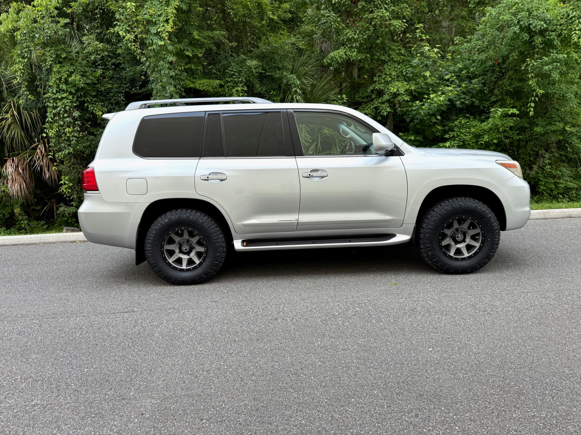 Used-2010-Lexus-LX-570-INCREDIBLY-CLEAN-LIFT-BEAUTIFUL-1747441063 (2)