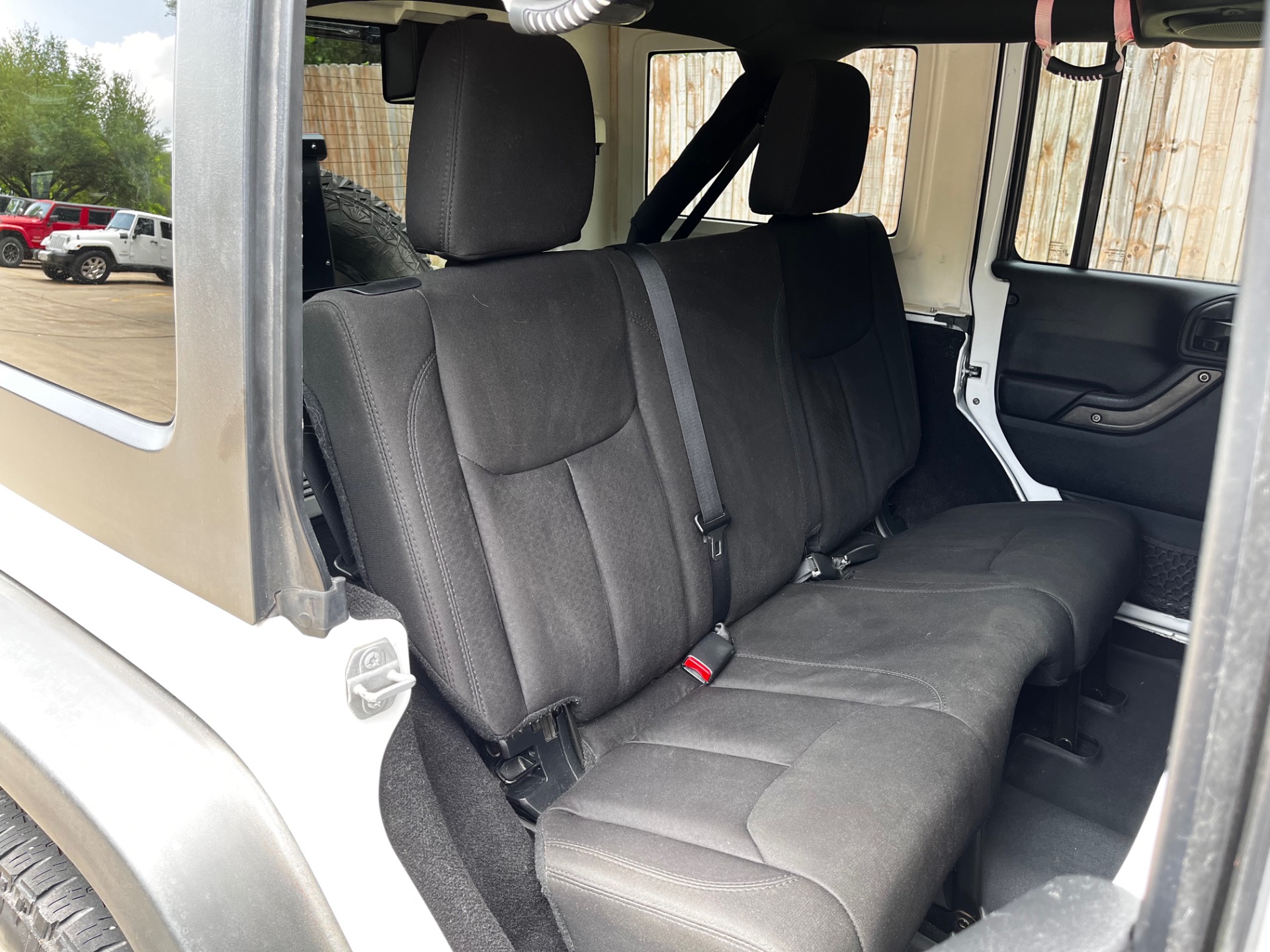 Used-2014-Jeep-Wrangler-Unlimited-Sport (19)