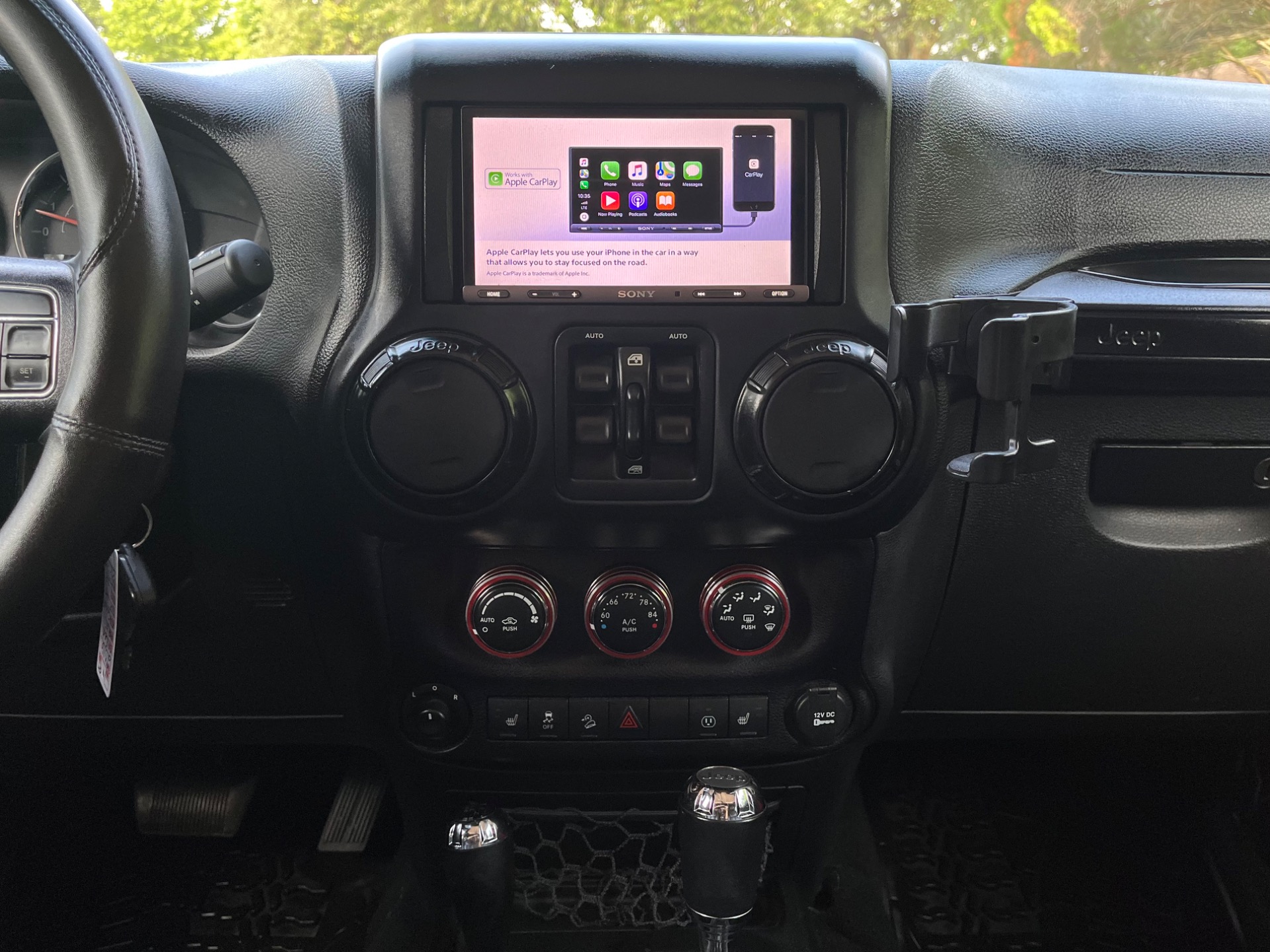 Used-2016-Jeep-Wrangler-Unlimited-Sahara (17)
