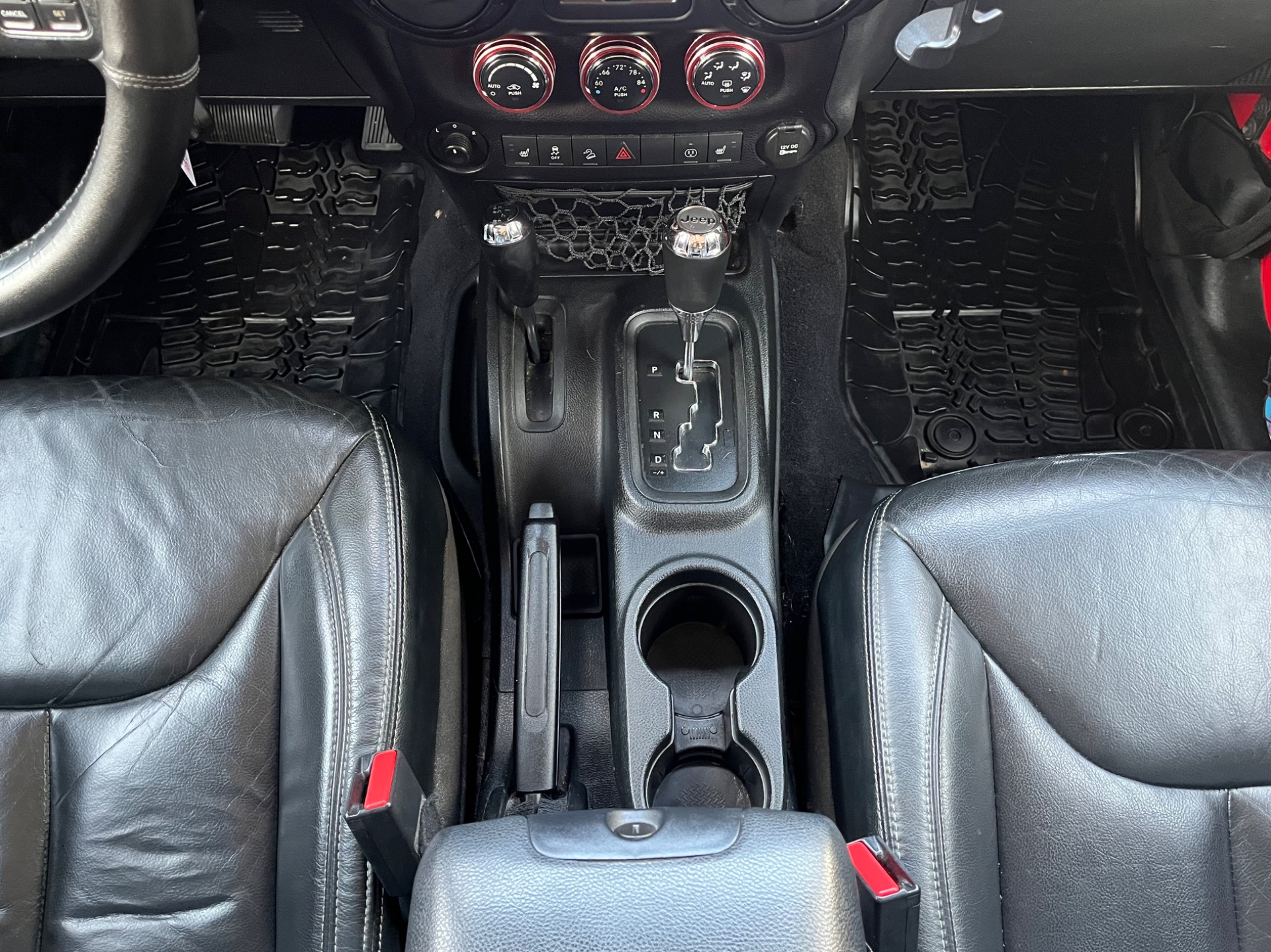 Used-2016-Jeep-Wrangler-Unlimited-Sahara (18)