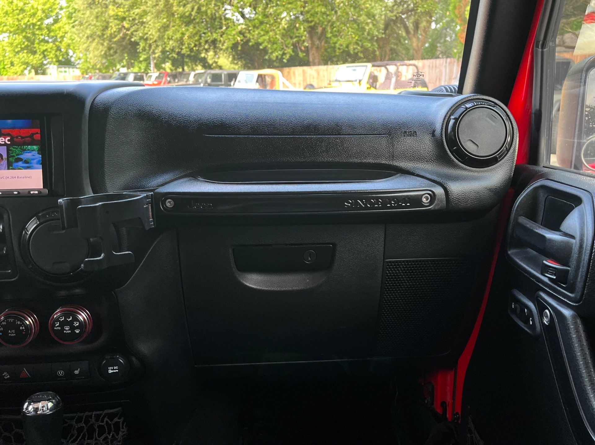 Used-2016-Jeep-Wrangler-Unlimited-Sahara (19)