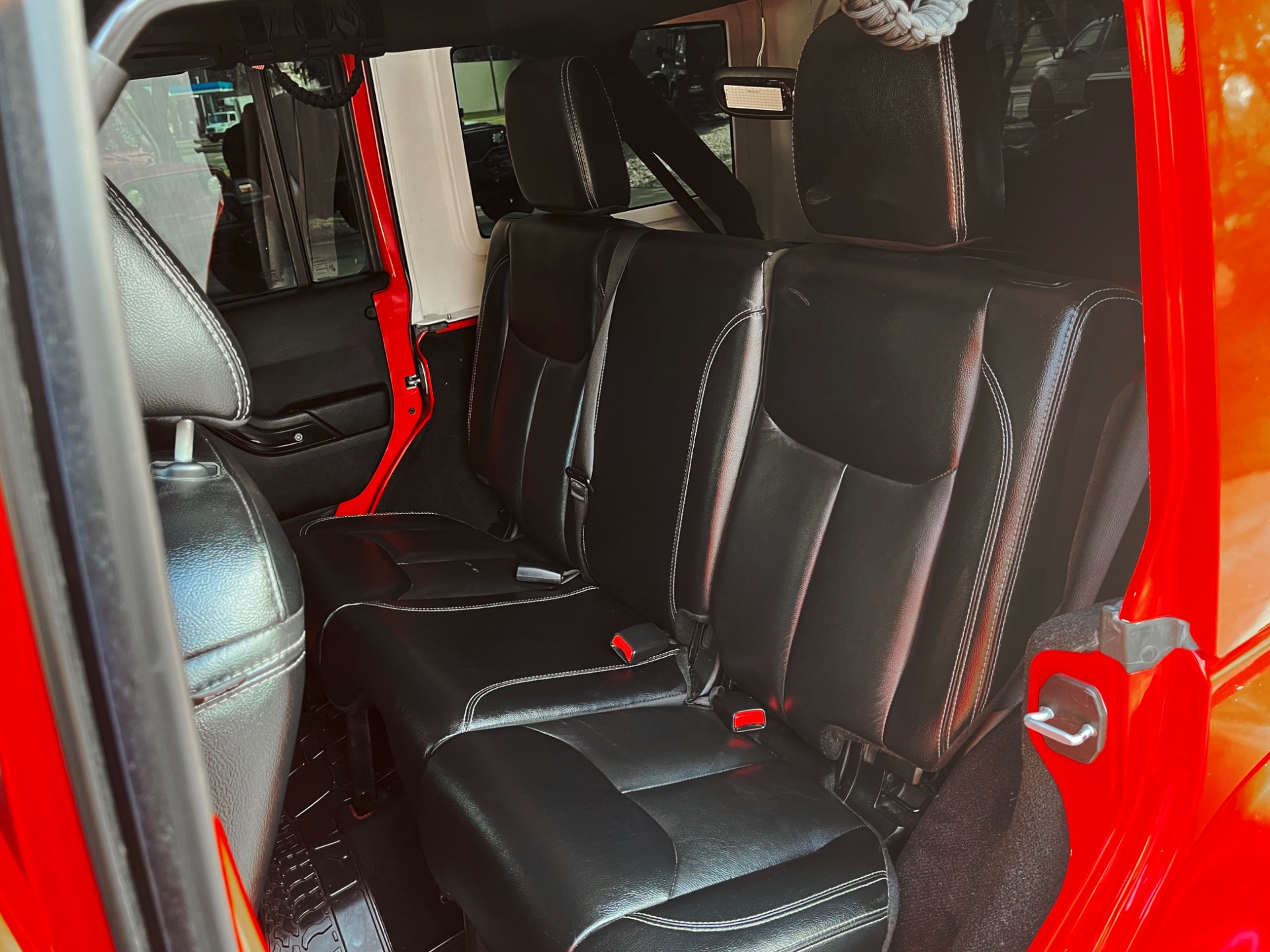 Used-2016-Jeep-Wrangler-Unlimited-Sahara (22)