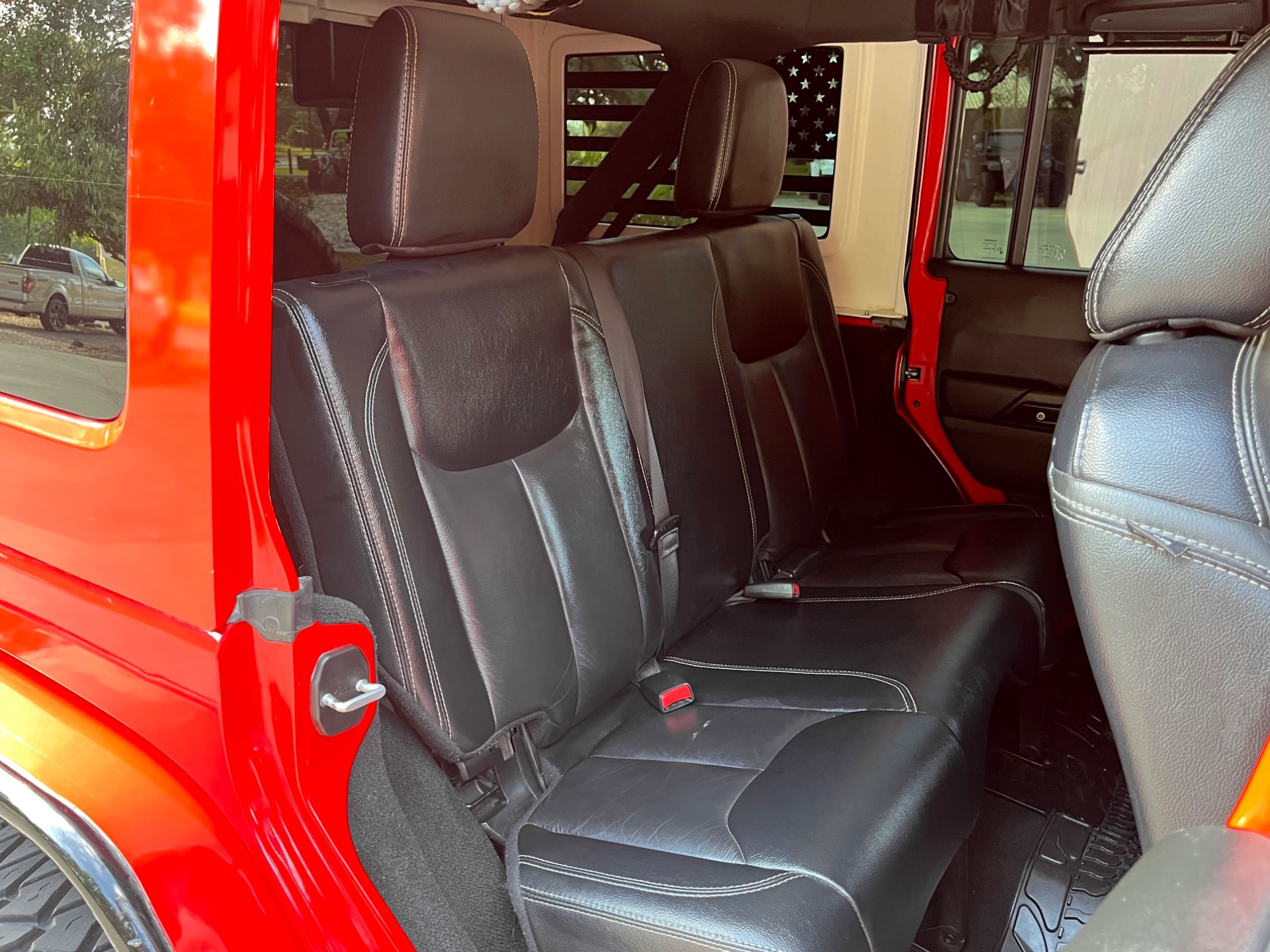 Used-2016-Jeep-Wrangler-Unlimited-Sahara (23)