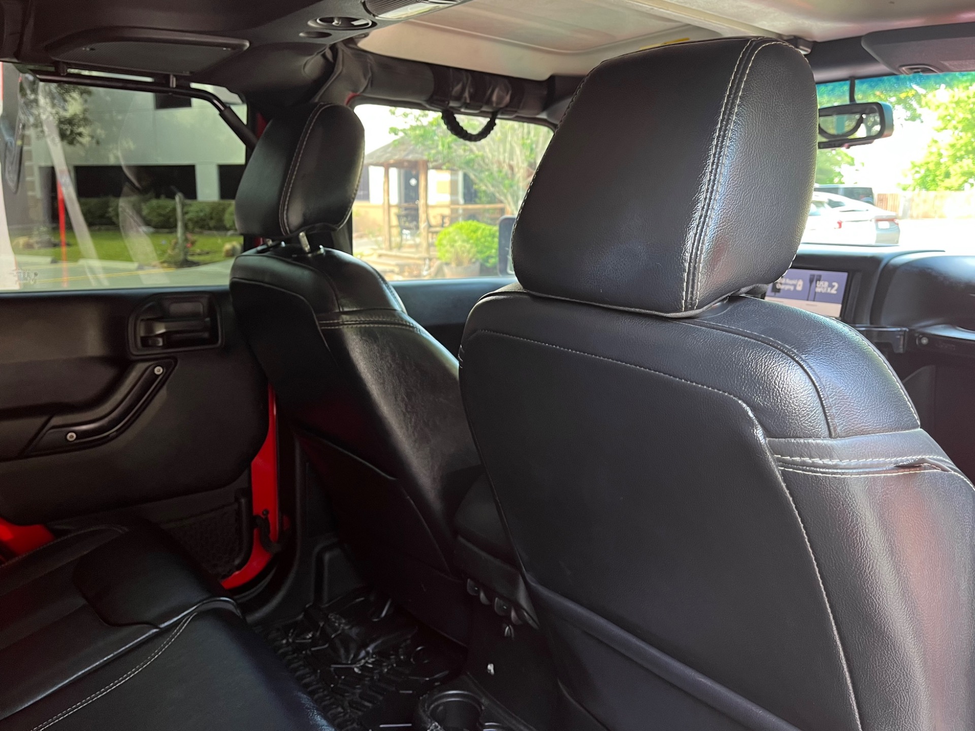Used-2016-Jeep-Wrangler-Unlimited-Sahara (24)
