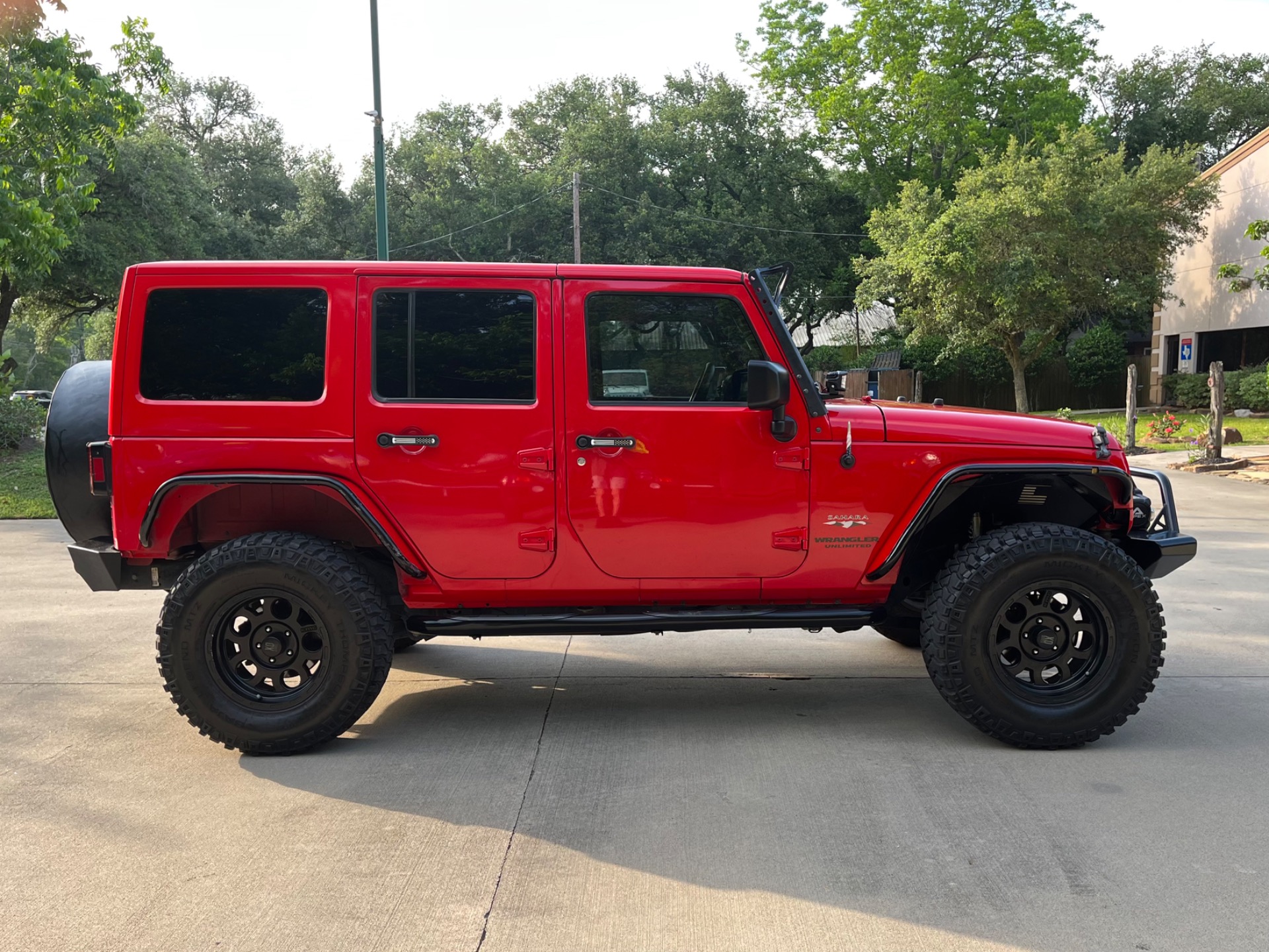 Used-2016-Jeep-Wrangler-Unlimited-Sahara (9)
