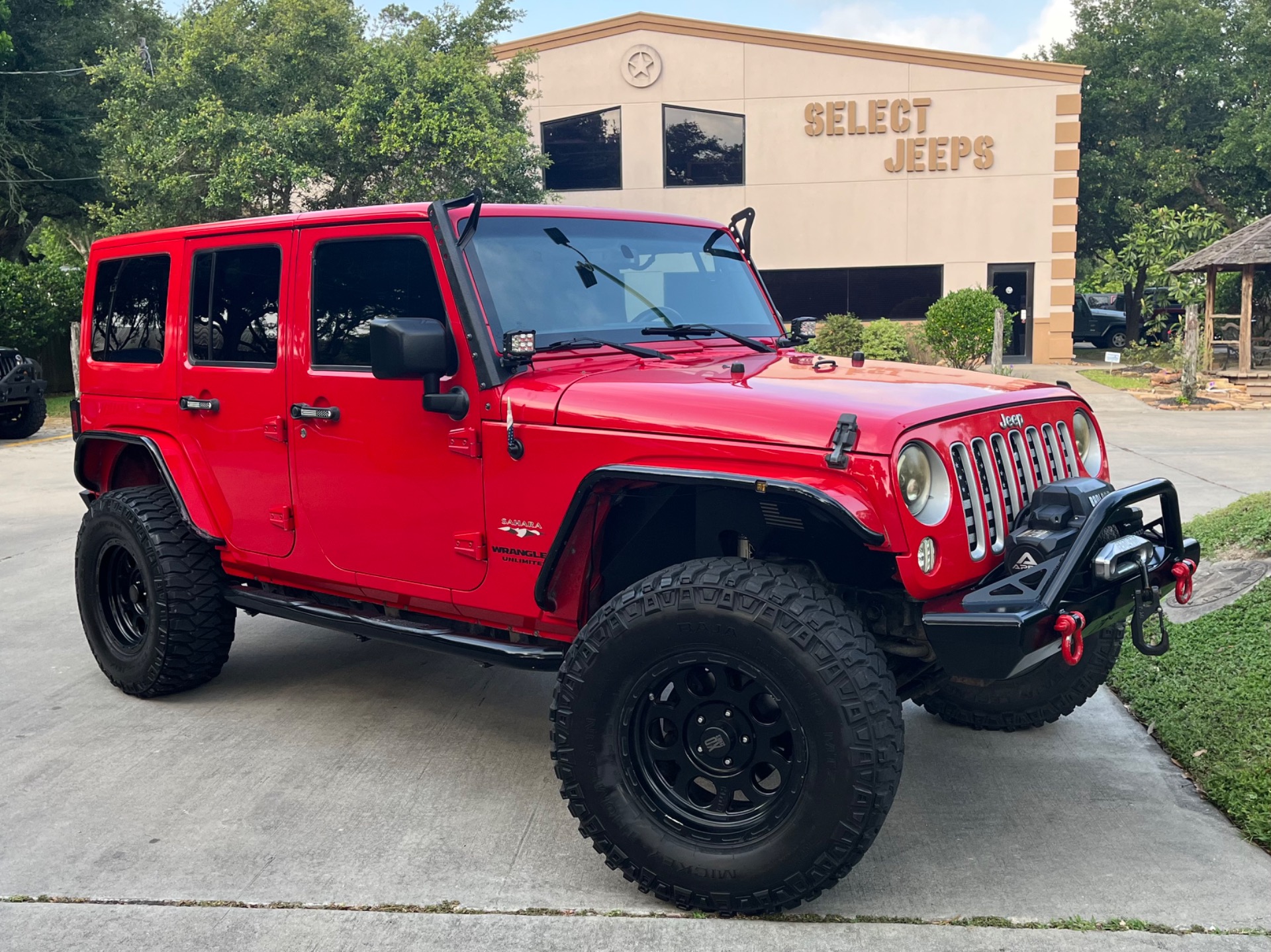 Used-2016-Jeep-Wrangler-Unlimited-Sahara
