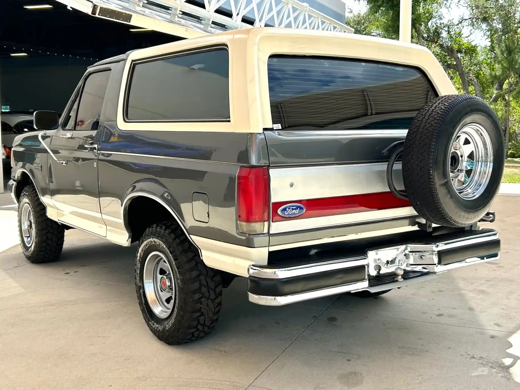 bricknose-ford-bronco-eddie-bauer-for-sale-14