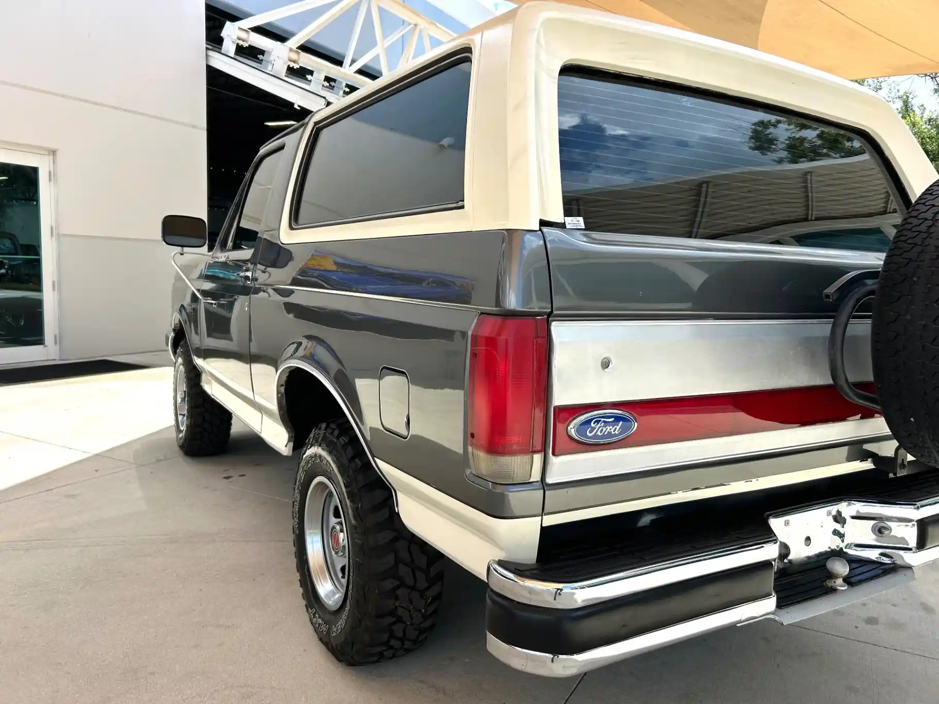 bricknose-ford-bronco-eddie-bauer-for-sale-27