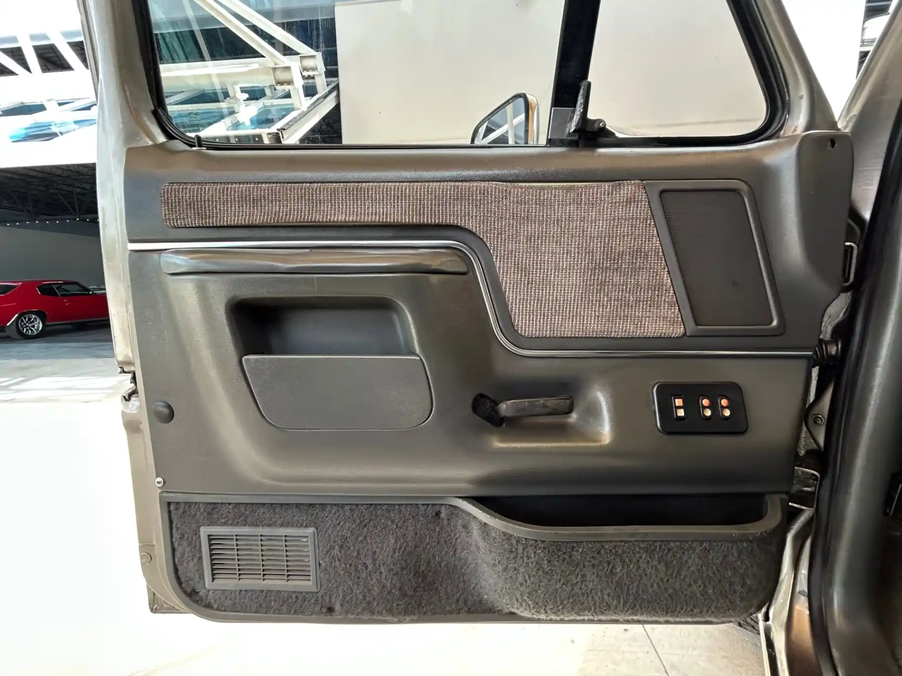 bricknose-ford-bronco-eddie-bauer-for-sale-28