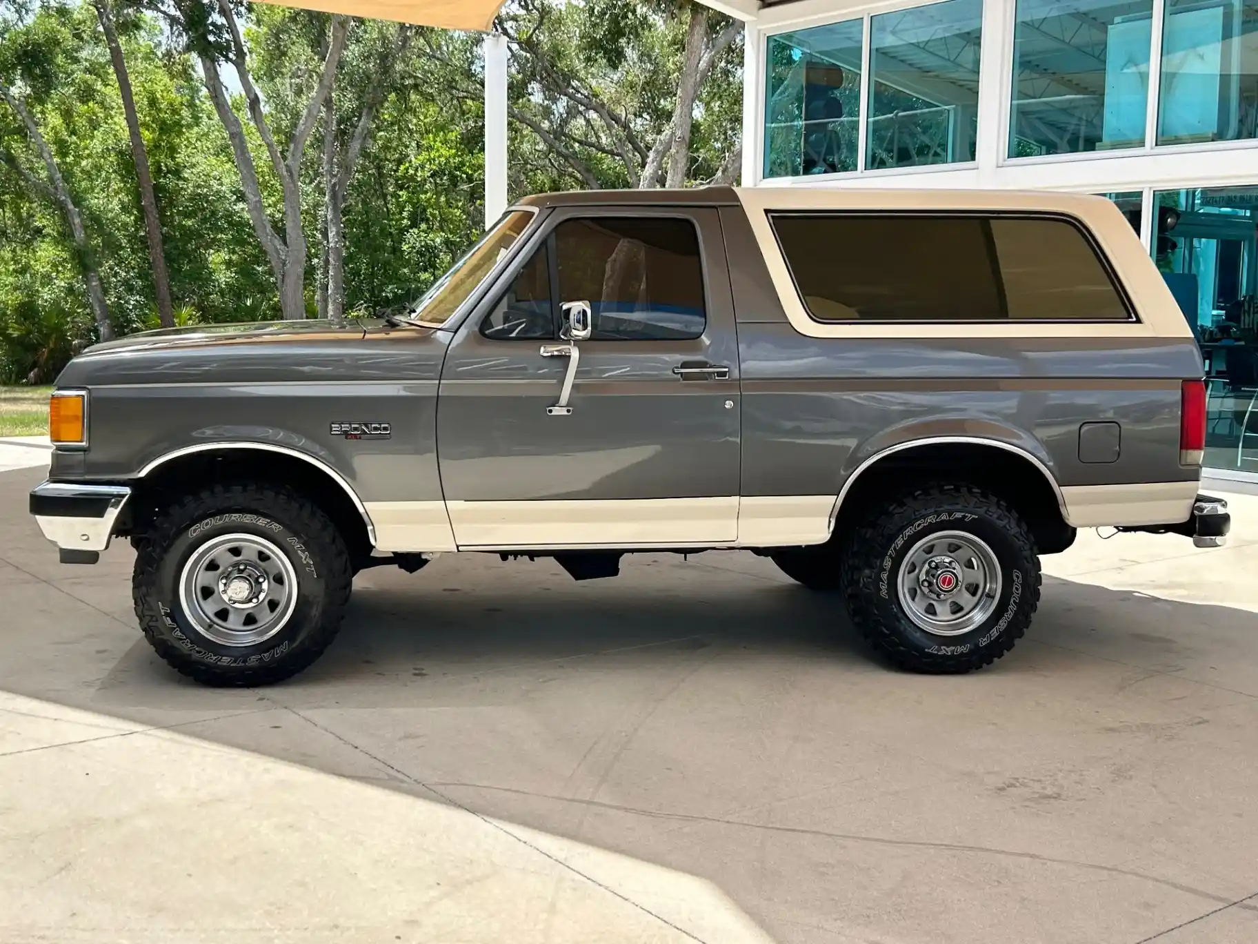 bricknose-ford-bronco-eddie-bauer-for-sale-3