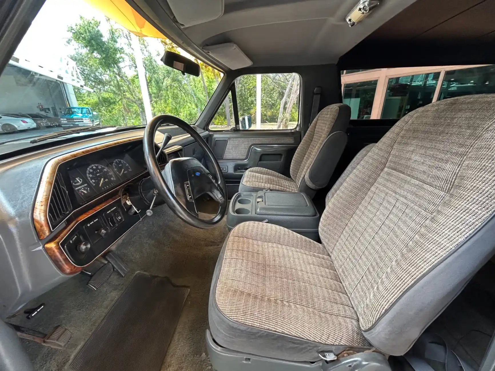 bricknose-ford-bronco-eddie-bauer-for-sale-45