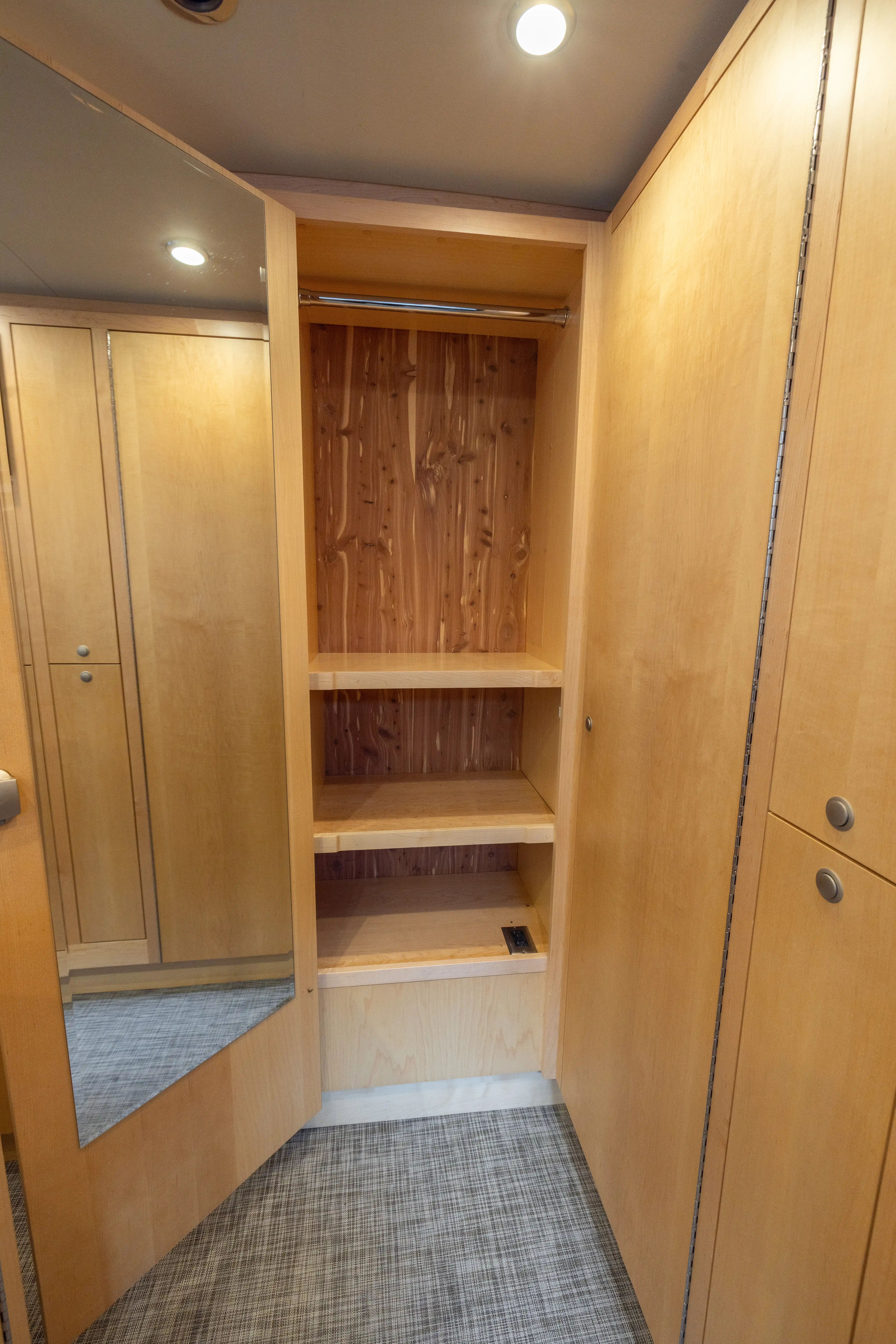 earthroamer-pre-roamed-157-for-sale-10