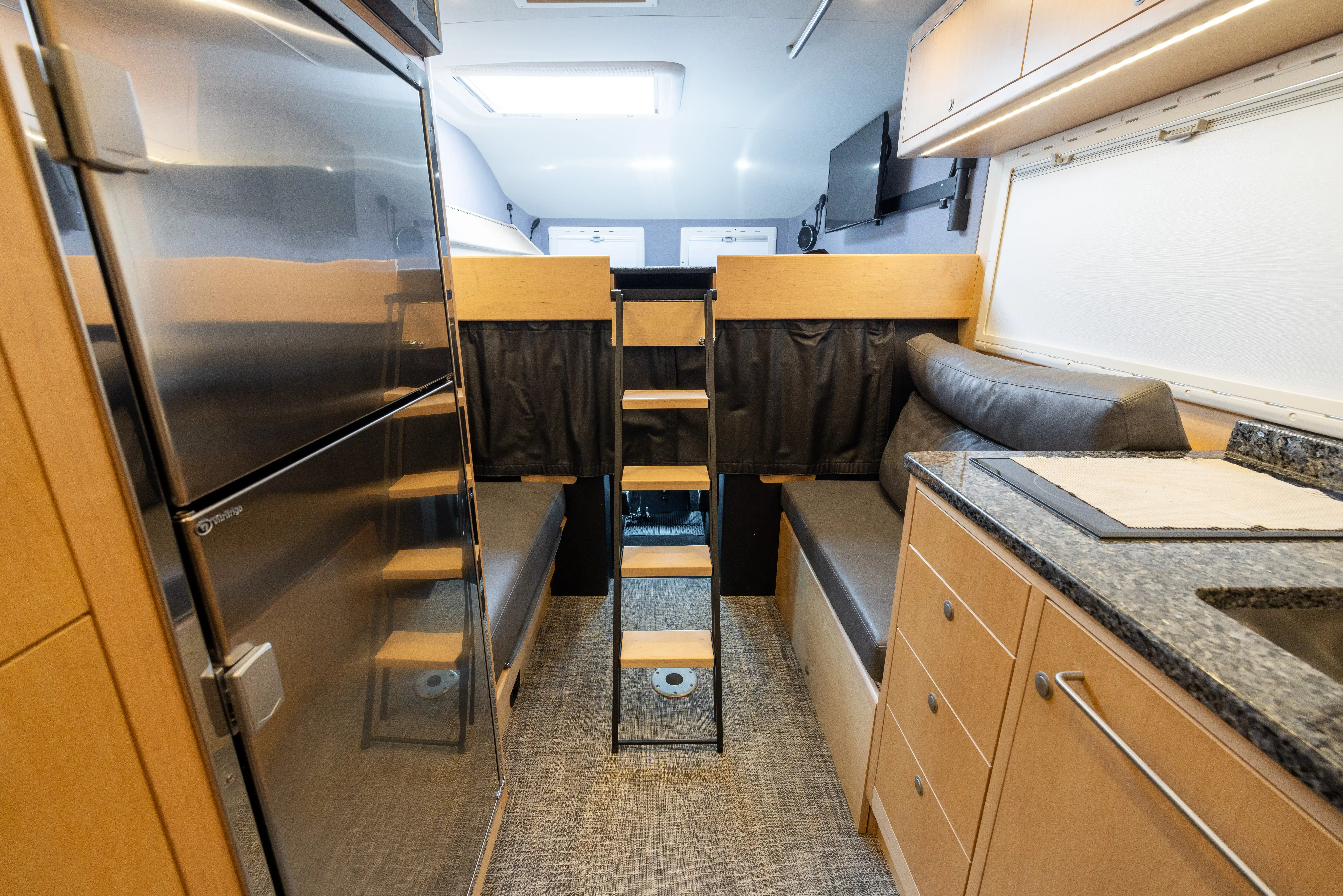 earthroamer-pre-roamed-157-for-sale-24