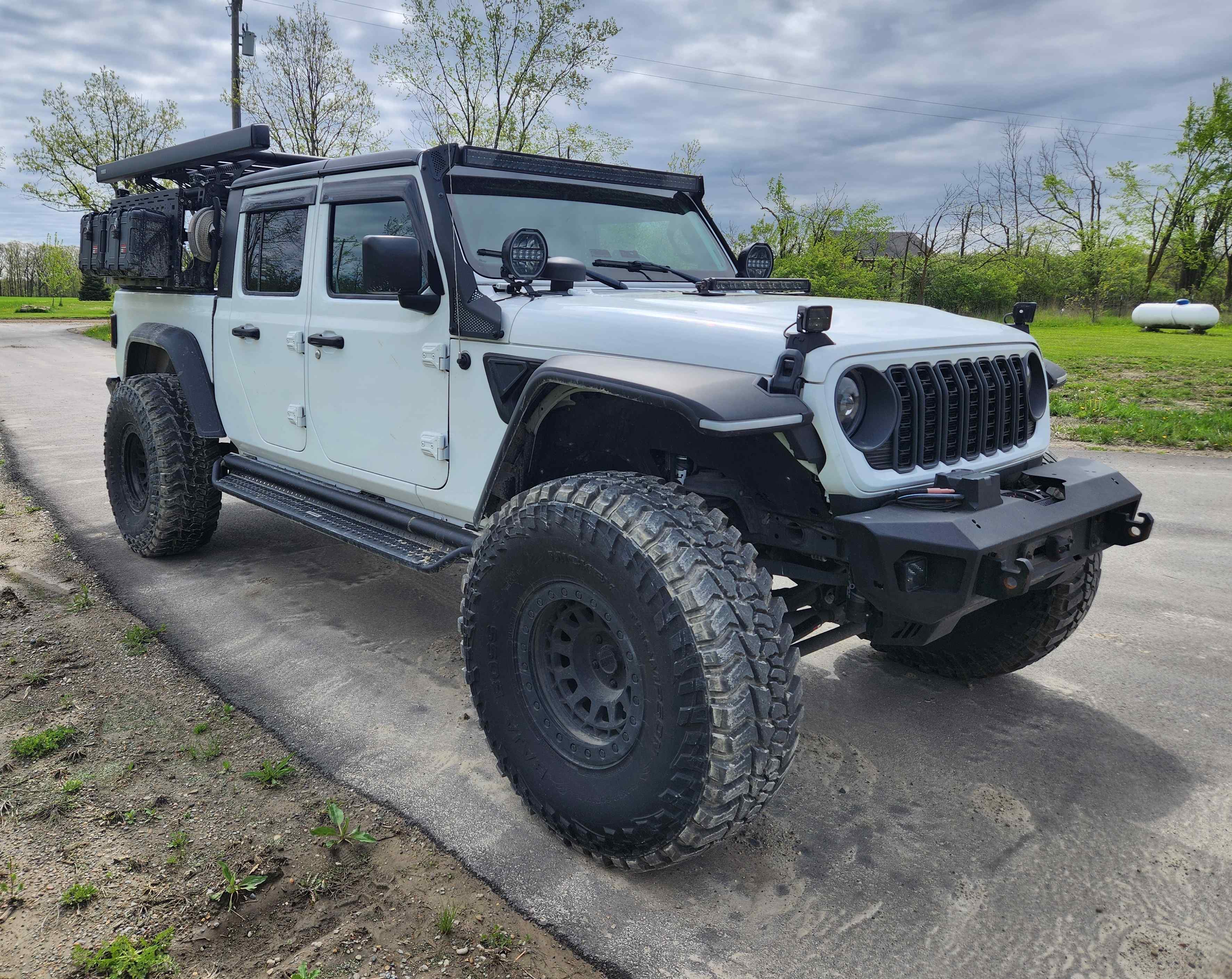highly-modified-jeep-gladiator-for-sale-01
