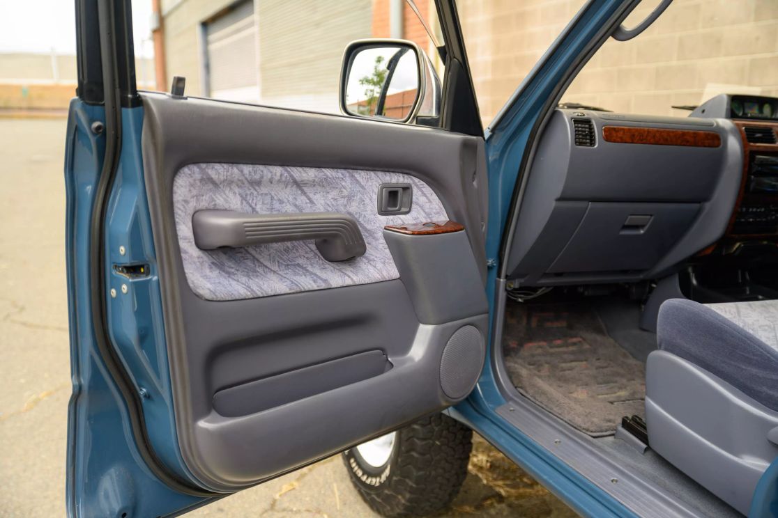 land-cruiser-prado-for-sale-09