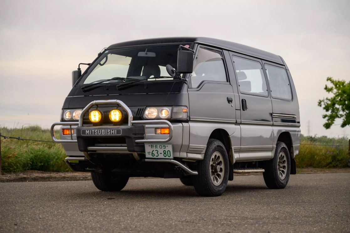 mitsubishi-delica-star-wagon-for-sale-01