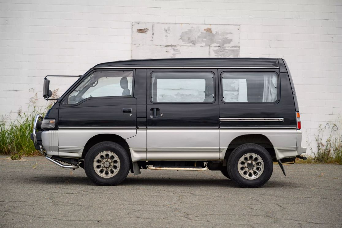 mitsubishi-delica-star-wagon-for-sale-02