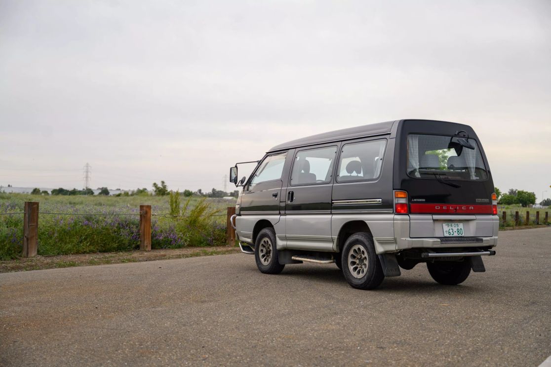mitsubishi-delica-star-wagon-for-sale-03