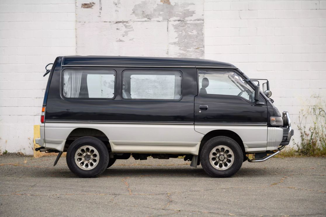 mitsubishi-delica-star-wagon-for-sale-07