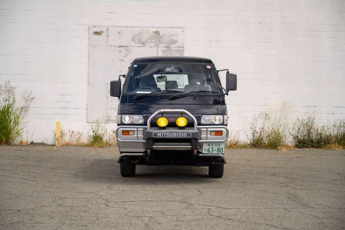 mitsubishi-delica-star-wagon-for-sale-09