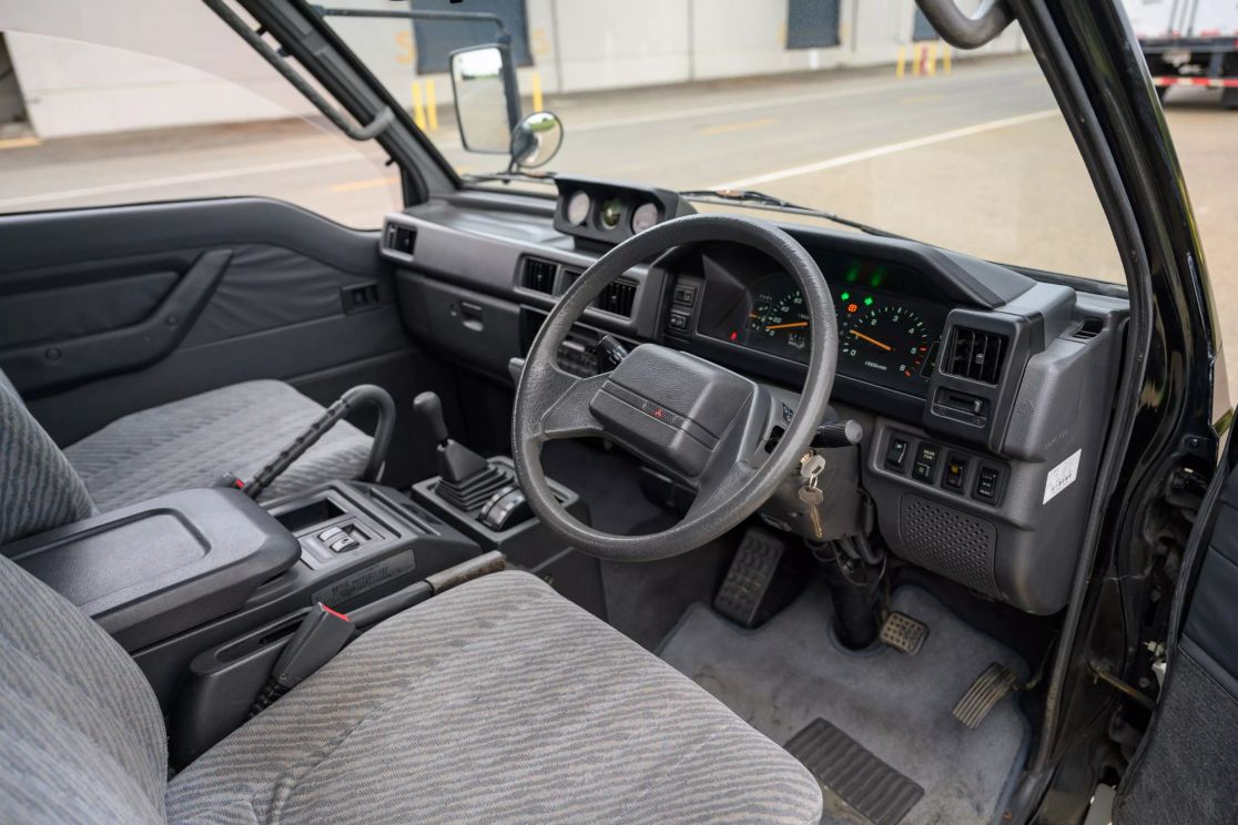 mitsubishi-delica-star-wagon-for-sale-12