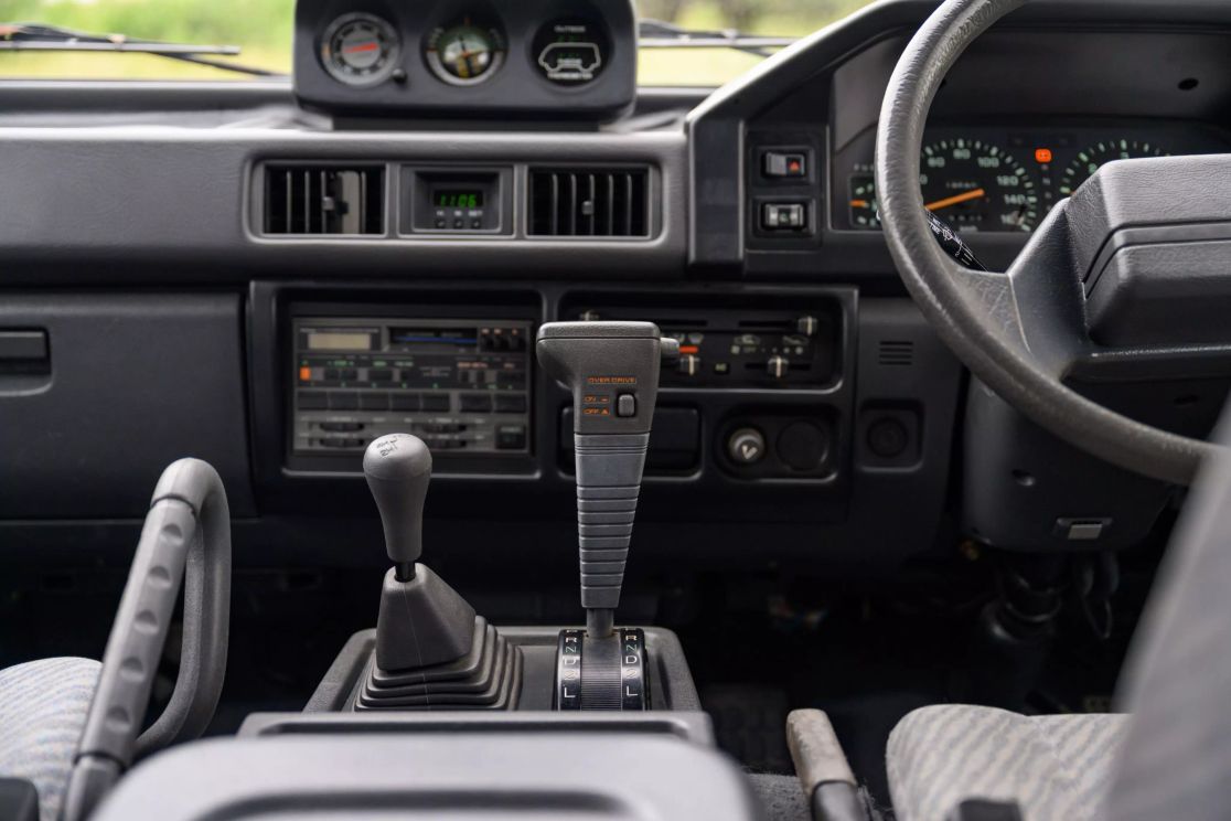 mitsubishi-delica-star-wagon-for-sale-15