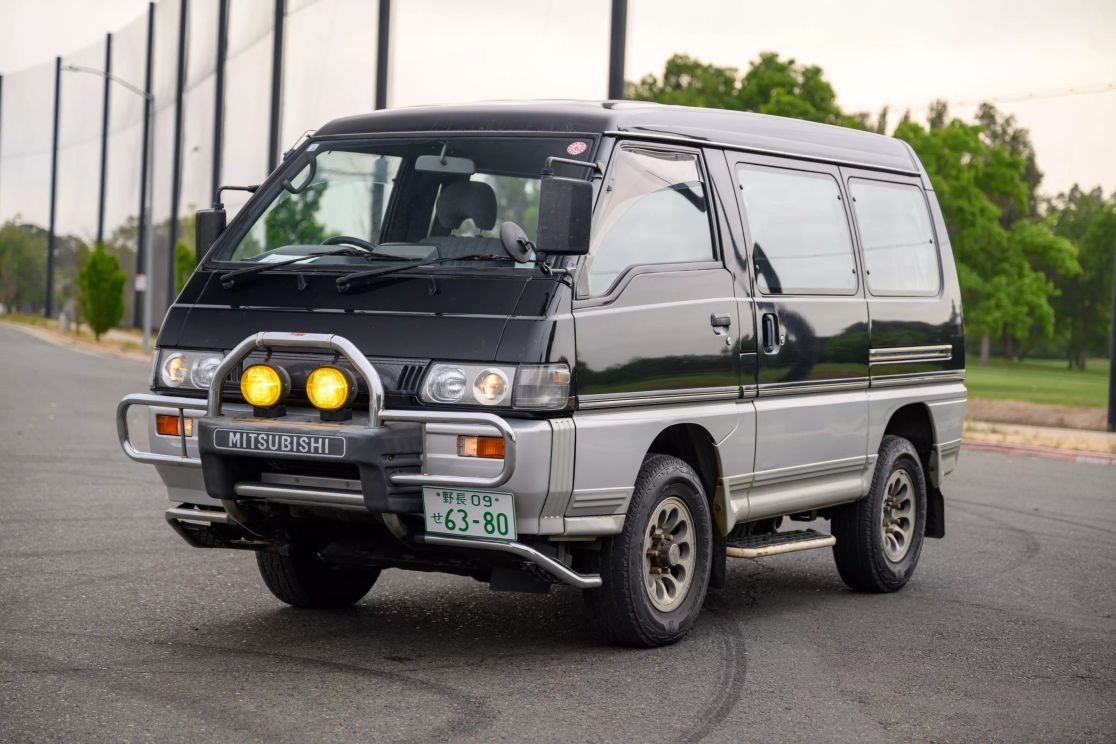 mitsubishi-delica-star-wagon-for-sale-27