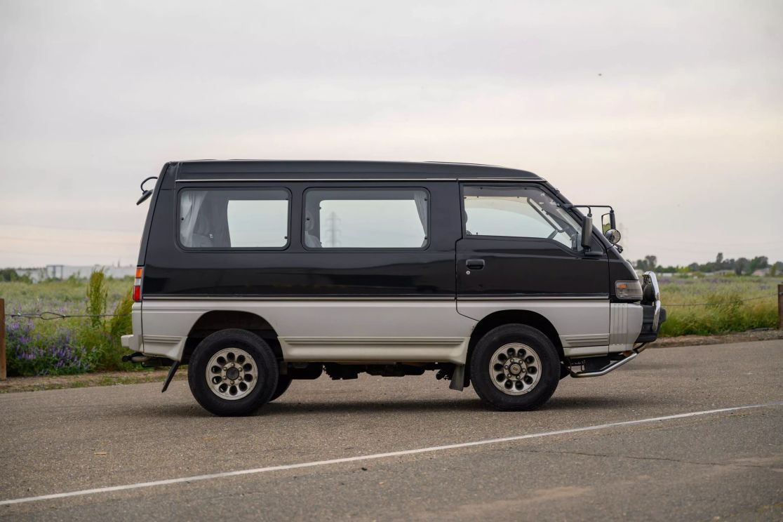 mitsubishi-delica-star-wagon-for-sale-31