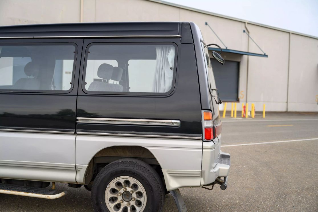 mitsubishi-delica-star-wagon-for-sale-37
