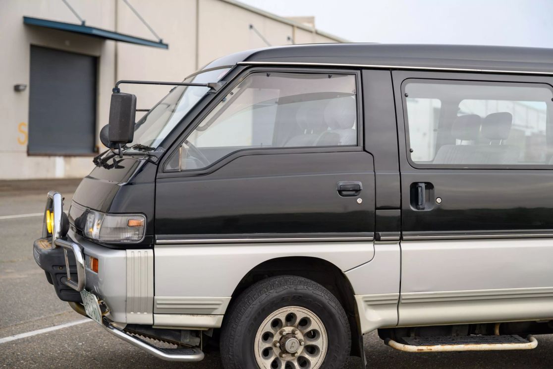 mitsubishi-delica-star-wagon-for-sale-38